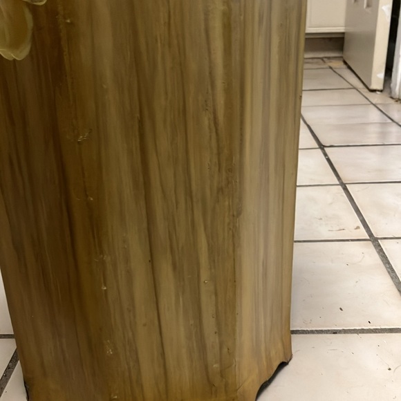 Wooden octagon flower pot with yellow flower pattern. - Picture 4 of 4